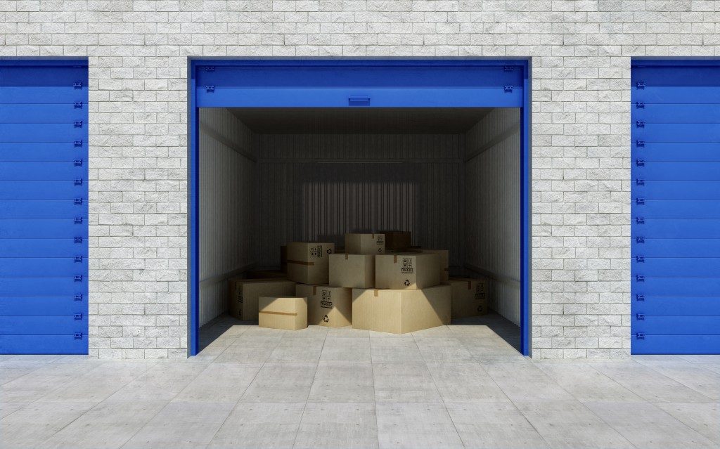 Storage unit with blue garage doors